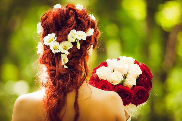 Couple receives backlash for hosting MAGA-themed wedding Couple receives backlash for hosting MAGA-themed wedding