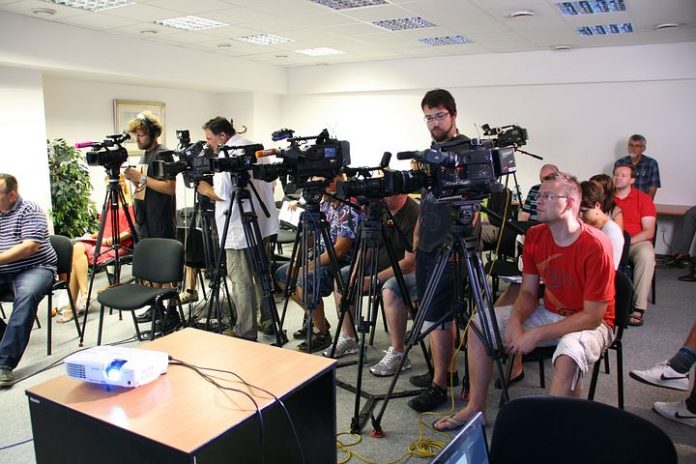 press-conference-1166343__480