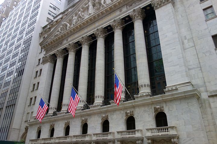 Dow futures drop more than 650 points after Trump hits U.S. trading partners with tariffs Dow futures drop more than 650 points after Trump hits U.S. trading partners with tariffs