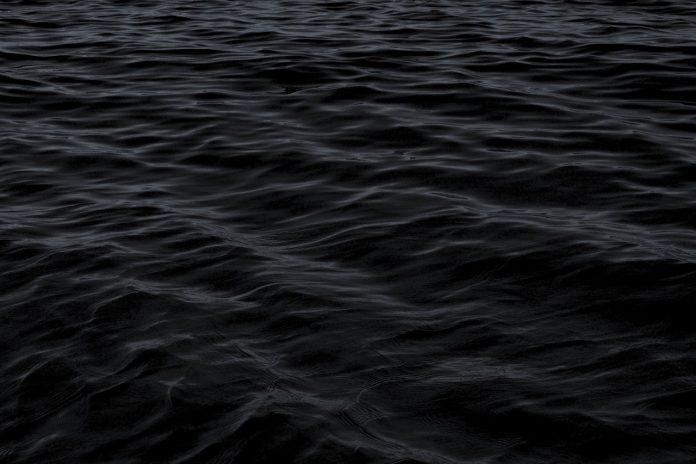 dark-1845685_1280