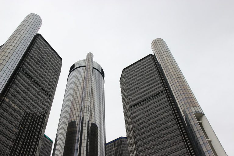 Tens of thousands of General Motors auto workers go on strike Tens of thousands of General Motors auto workers go on strike