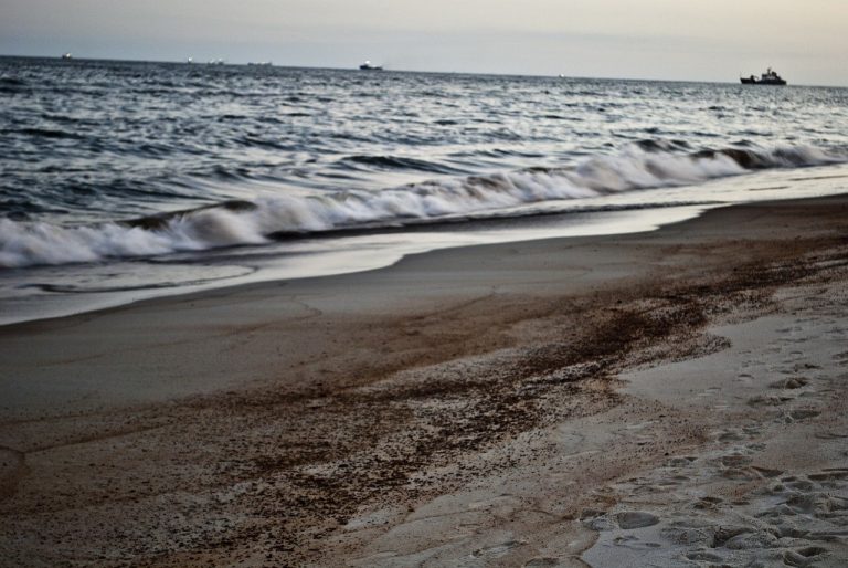 Major oil spill closes California’s Huntington Beach
