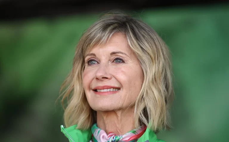 Olivia Newton-John, pop singer who found stardom with ‘Grease,’ dies at 73 Olivia Newton-John, pop singer who found stardom with ‘Grease,’ dies at 73