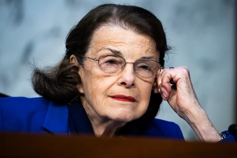 Sen. Dianne Feinstein suffered previously undisclosed complications from shingles